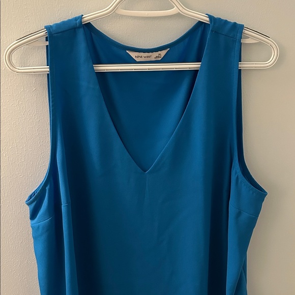 Nine West Vibrant Blue V-Neck Tank Top - Picture 2 of 12